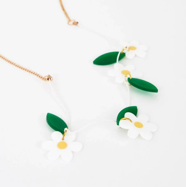 Meri Meri Daisy Necklace 3 Meri Meri Daisy Necklace